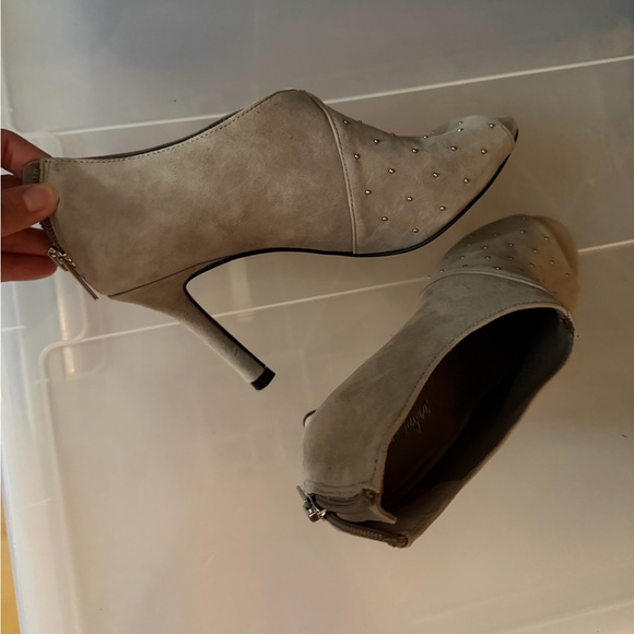 Lord & Taylor Heels - Picture 2 of 4